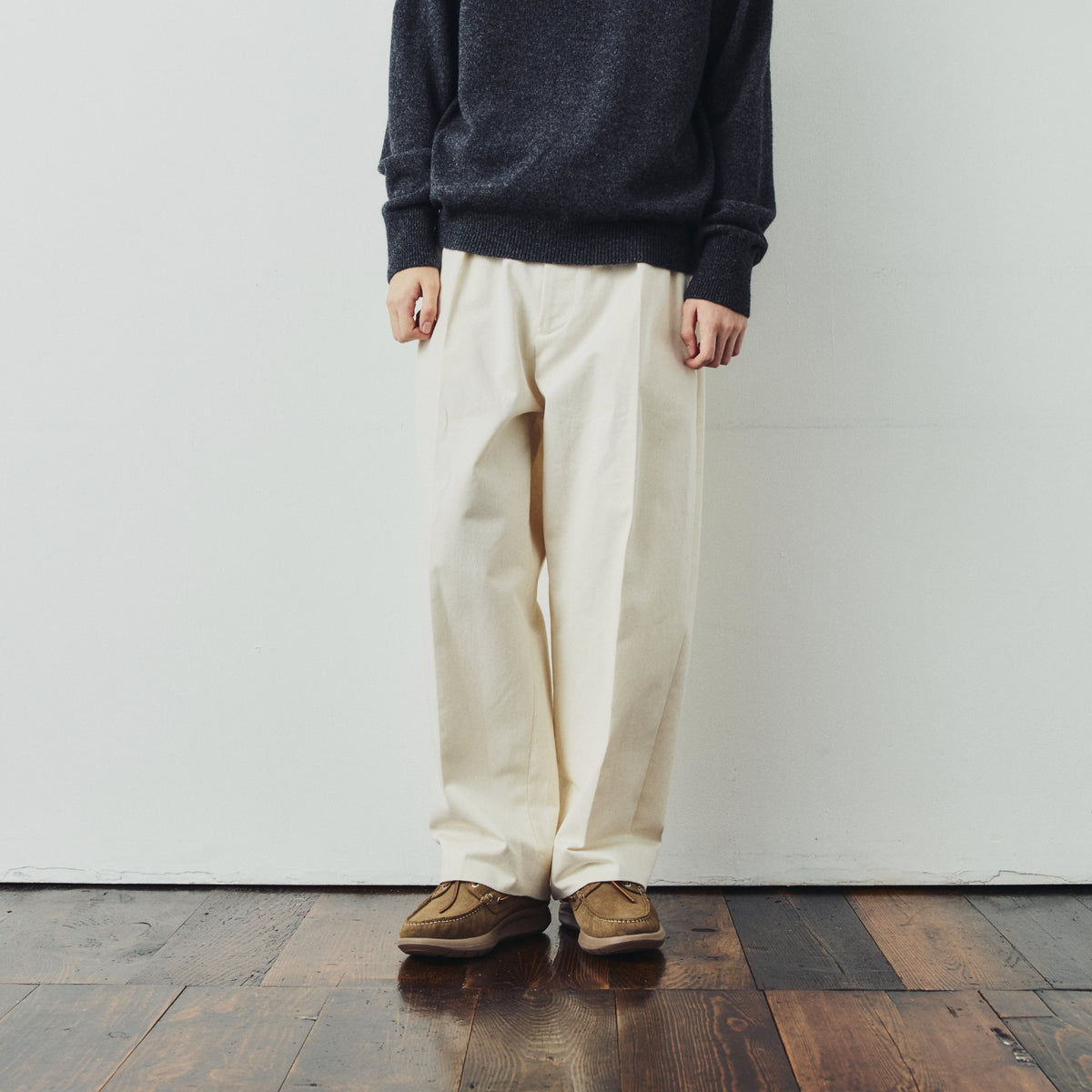 TWO TUCK EASY TROUSERS