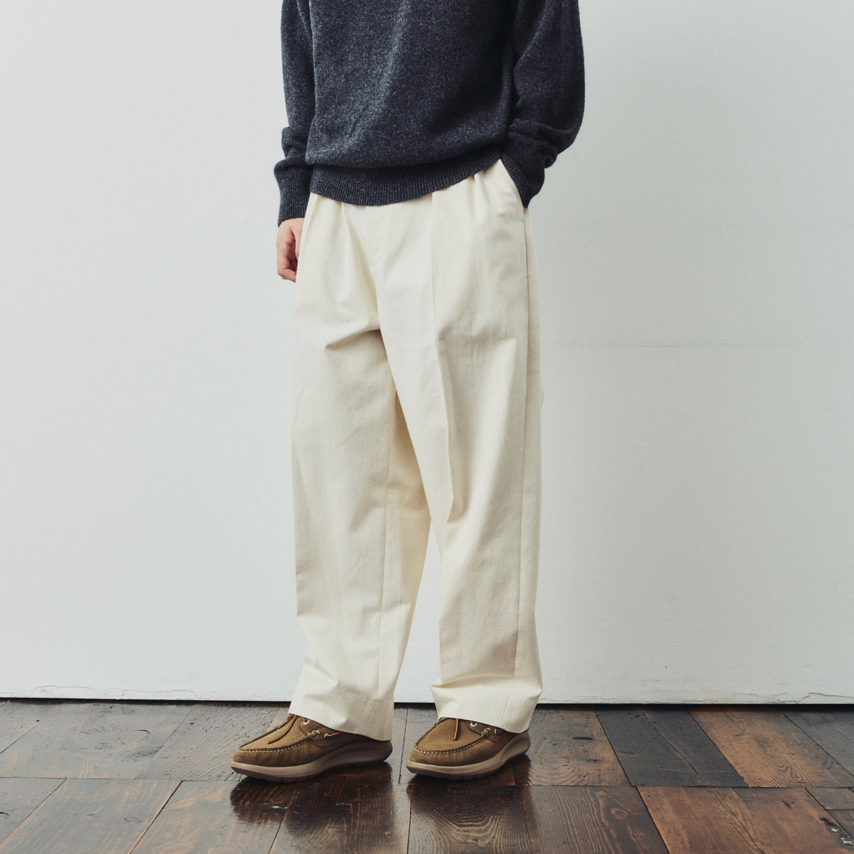 TWO TUCK EASY TROUSERS