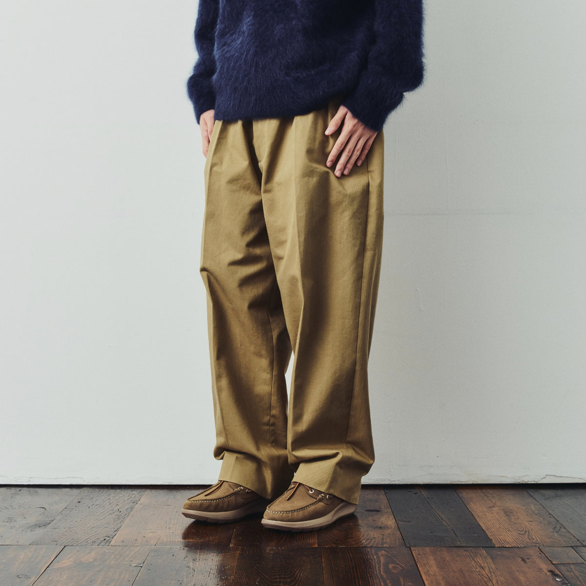TWO TUCK EASY TROUSERS