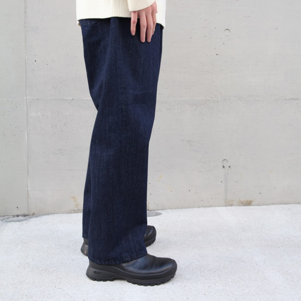 WIDE TUCK DENIM PANTS