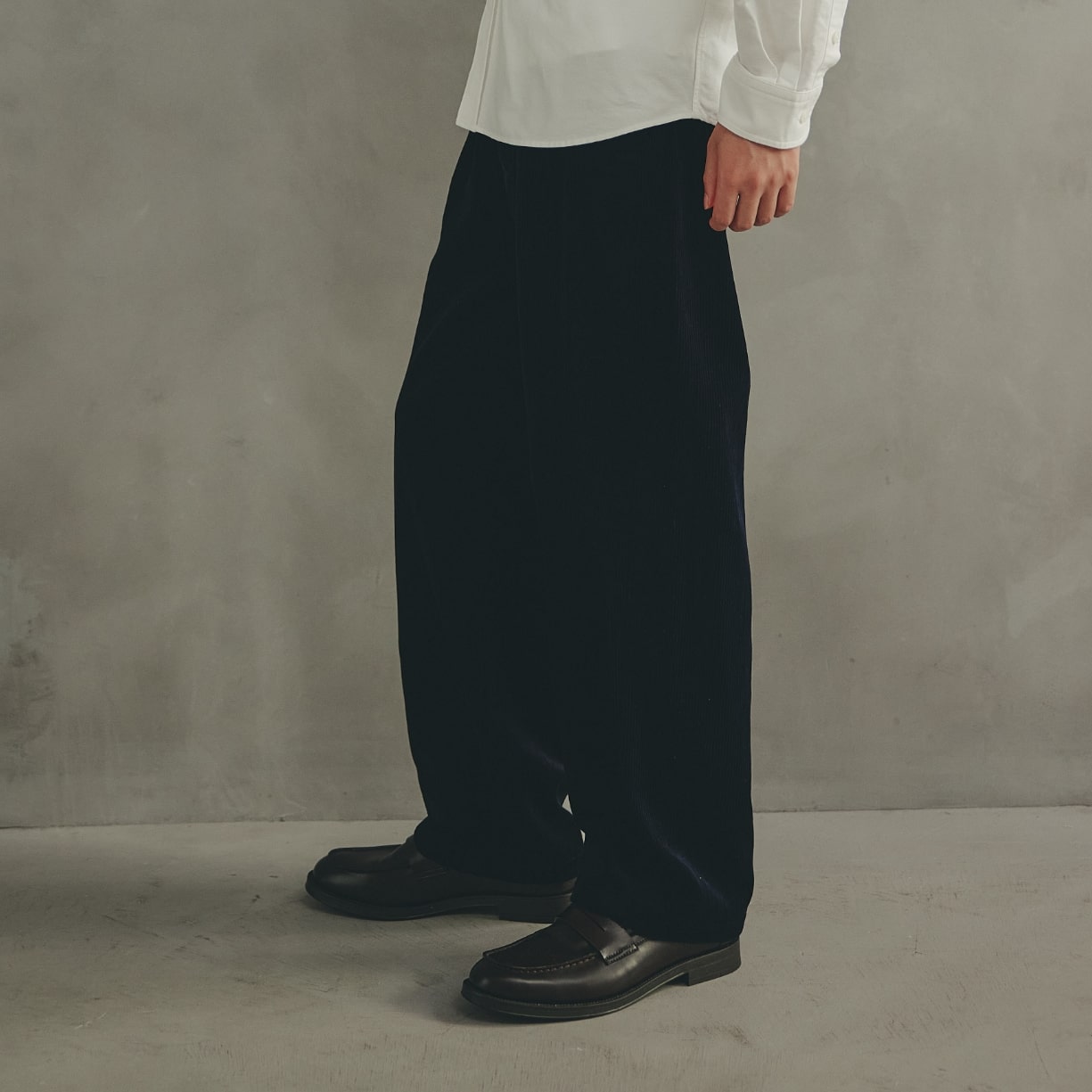 TUCK  CORDUROY PANTS