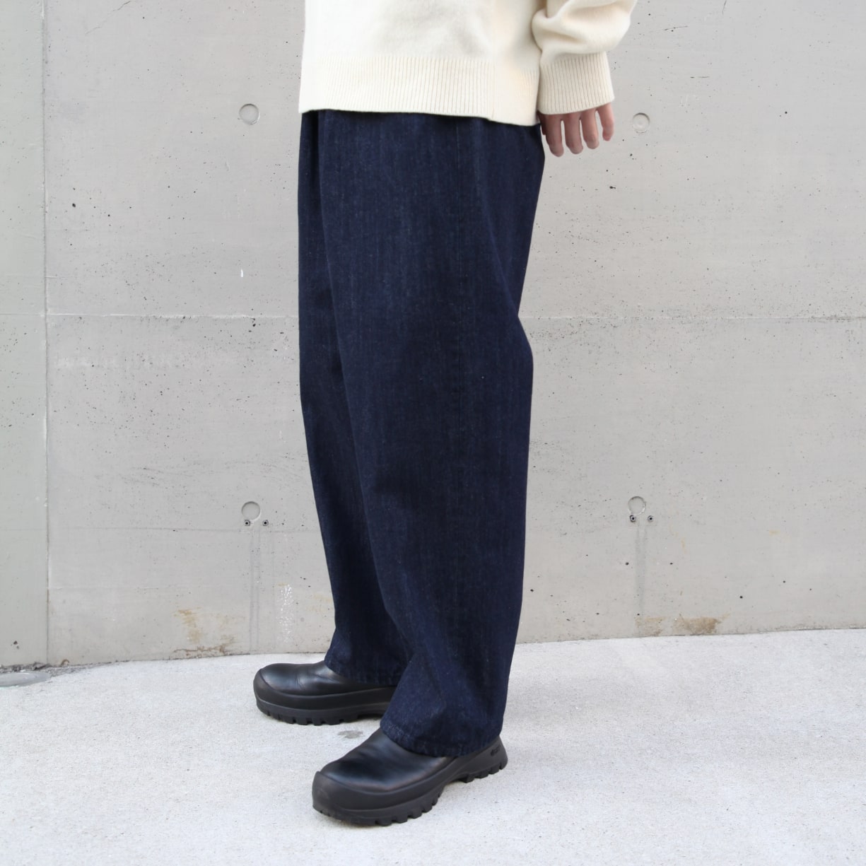 WIDE TUCK DENIM PANTS